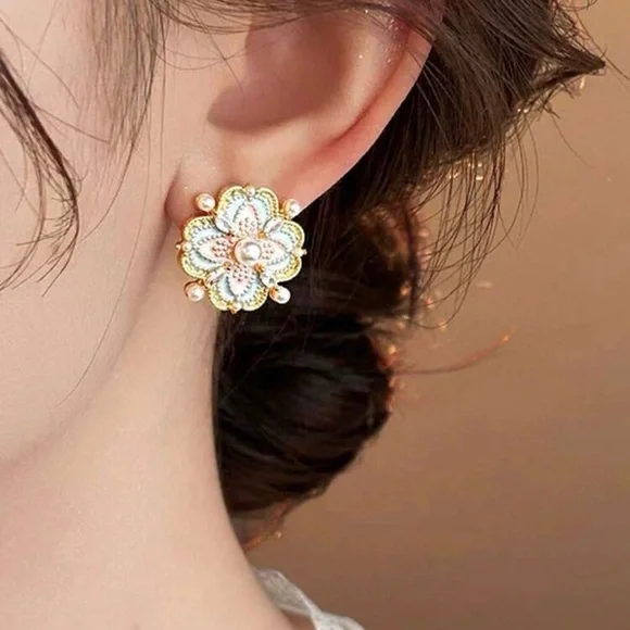 Pastel Floral Stud Earrings 🌸 Pearl Rhinestone Gold Tone Cottagecore - Picture 3 of 7